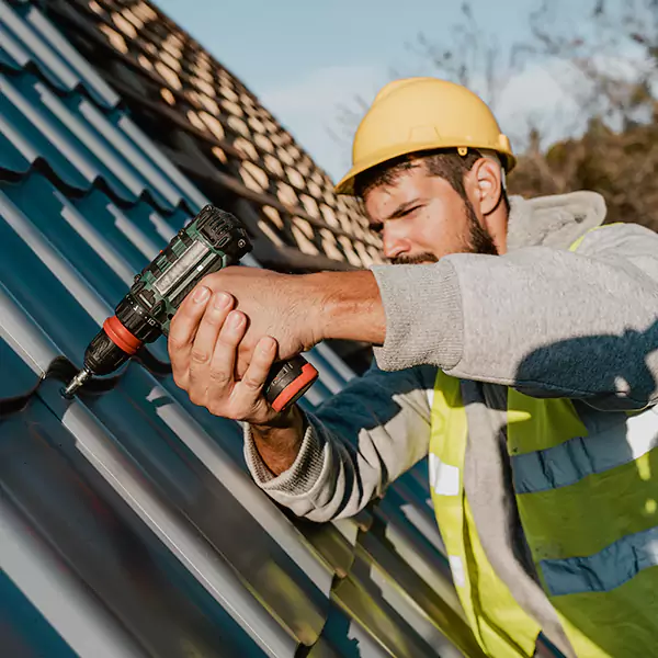 Why Wheaton Homeowners Choose Wheaton Roofing Experts for Steel Roof Repair Service?